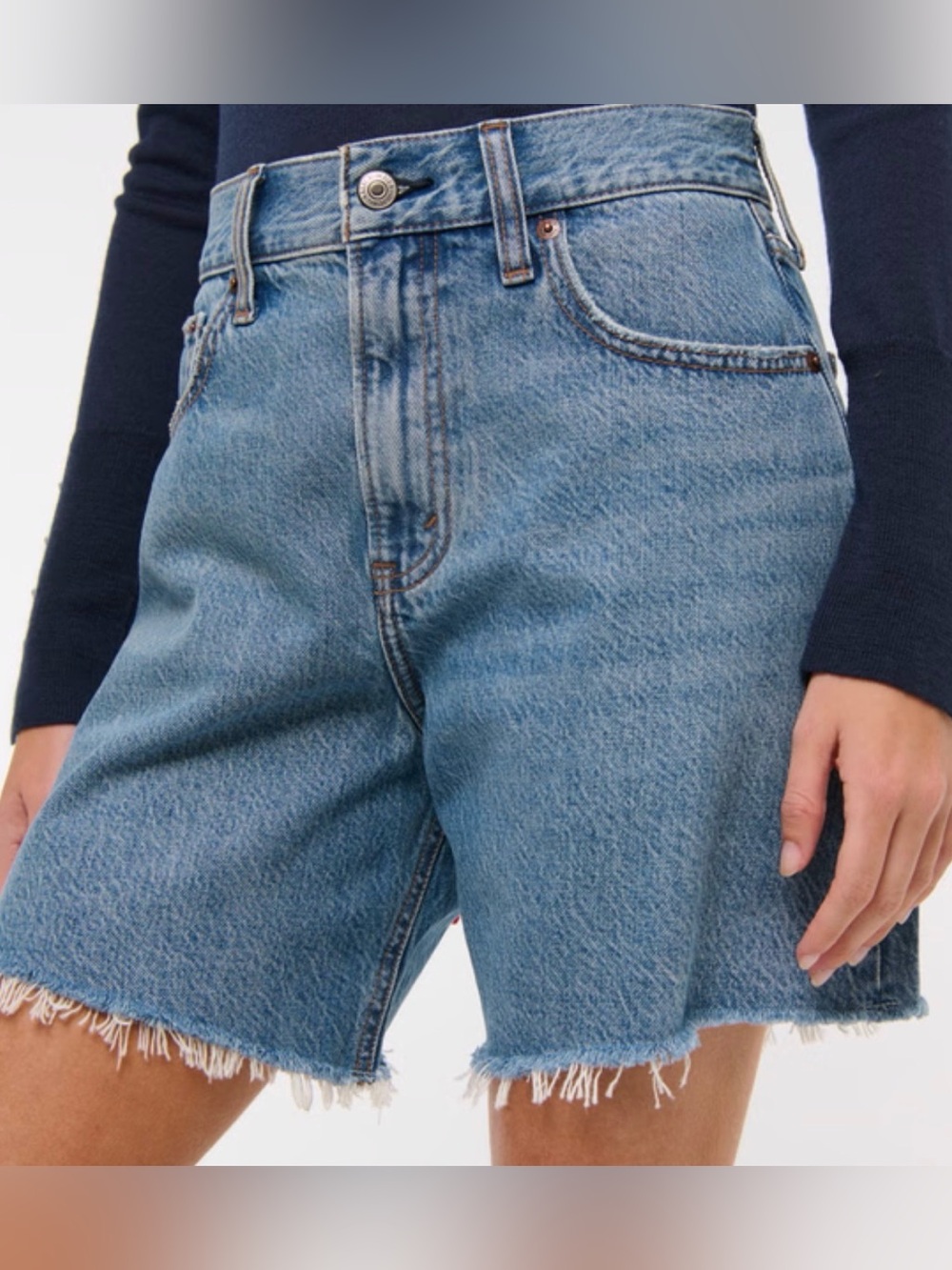 Abercrombie & Fitch High-Waist Frayed loose Hem Denim Shorts - Picture 4 of 9